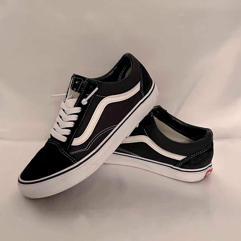Vans Mens 7 / Womans 8.5 Black Used
